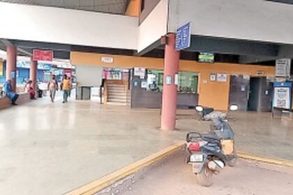 Business down at Marcel bus stand