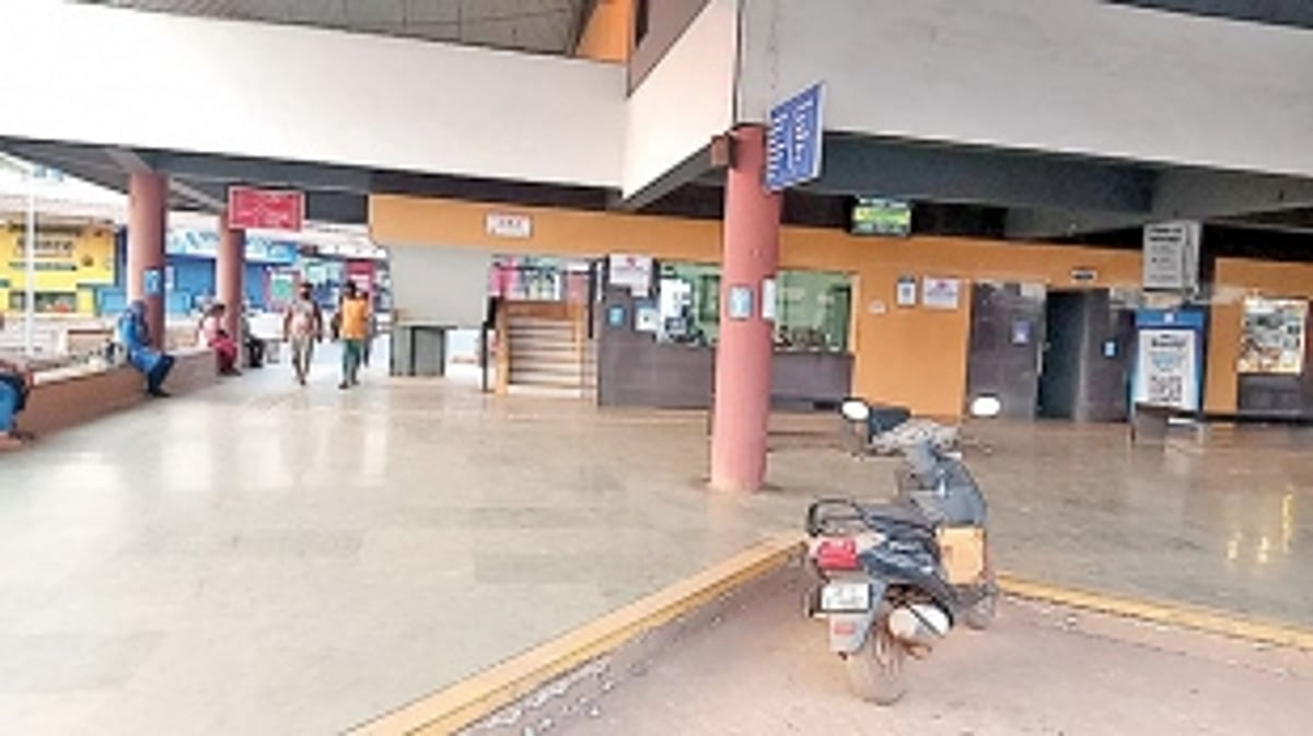 Business down at Marcel bus stand