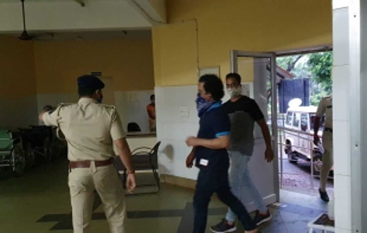 B’wood director held for assaulting wife, gets bail