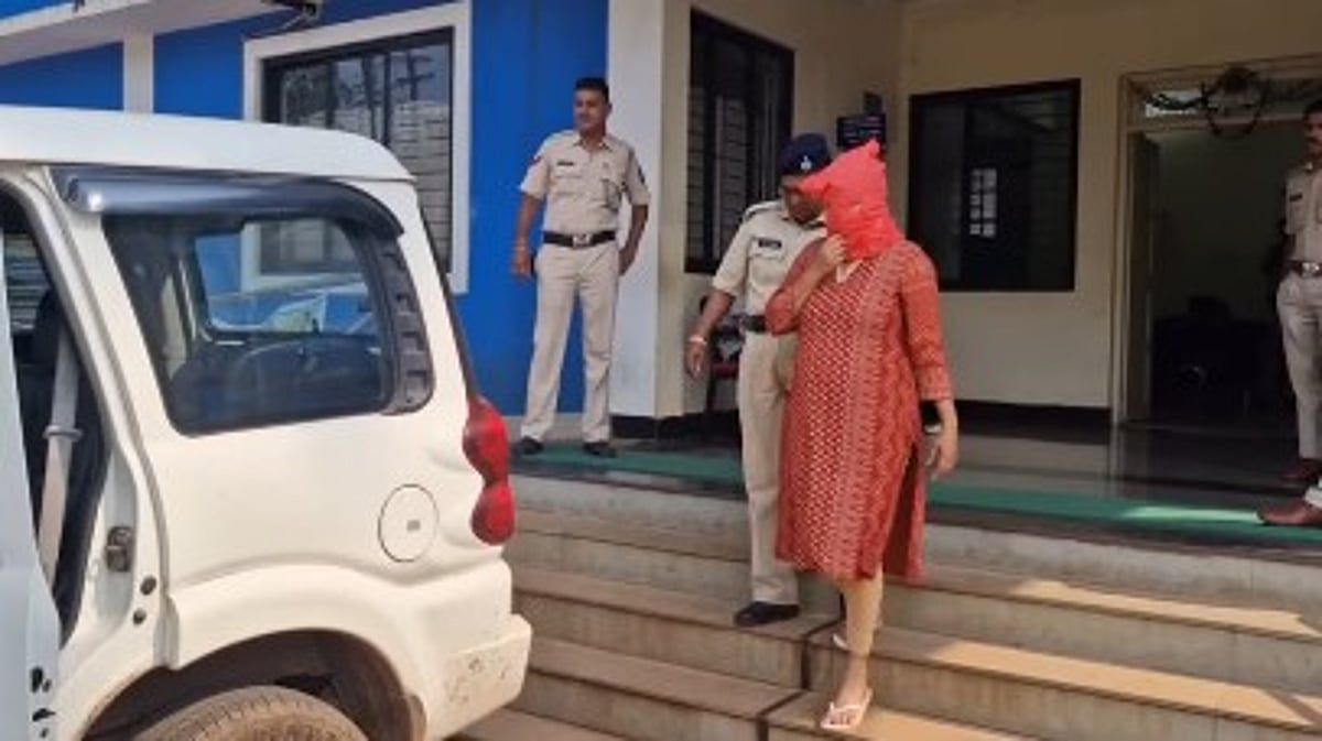 CASH FOR JOBS: Pretending
govt servant, cop, teacher collected lakhs for jobs