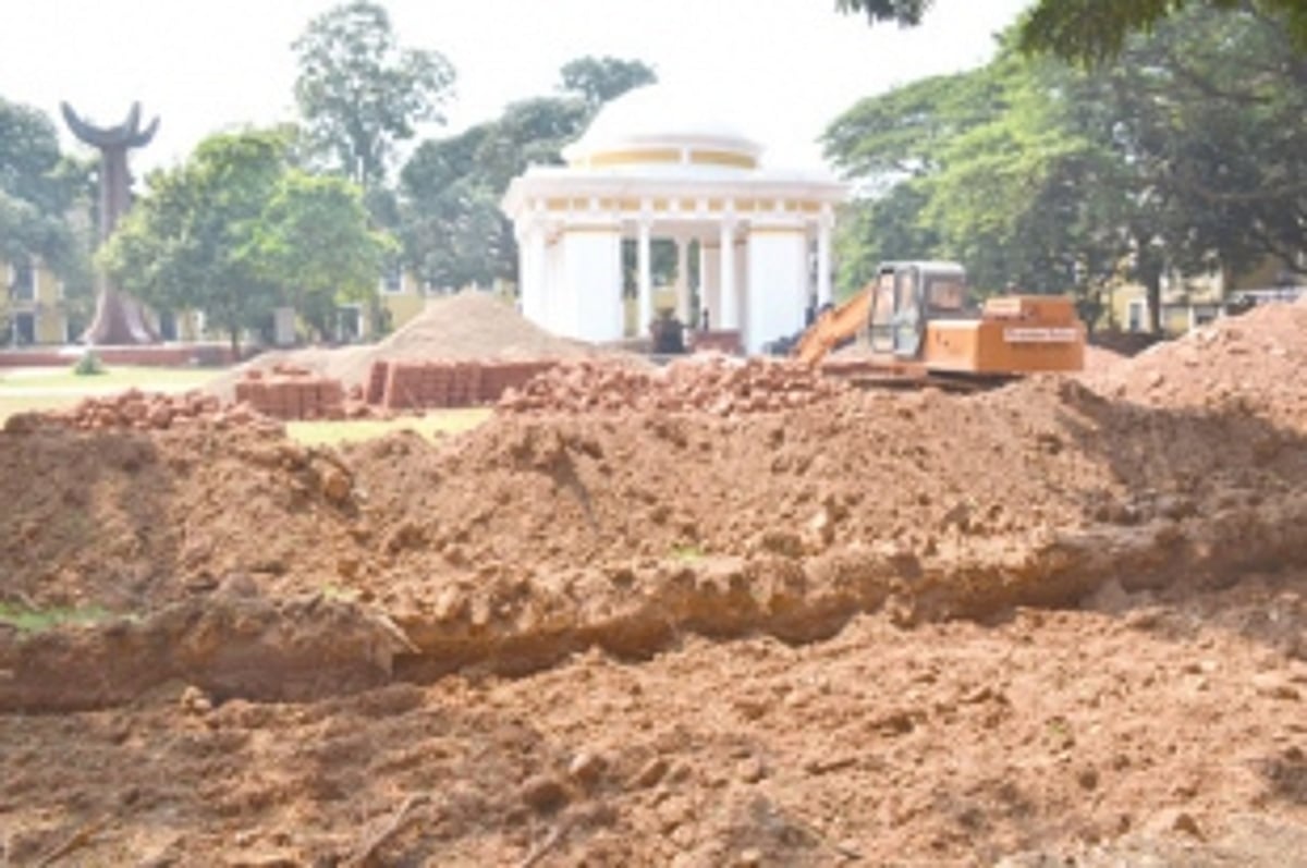 CCP, GSIDC ROW ROCKS CITY