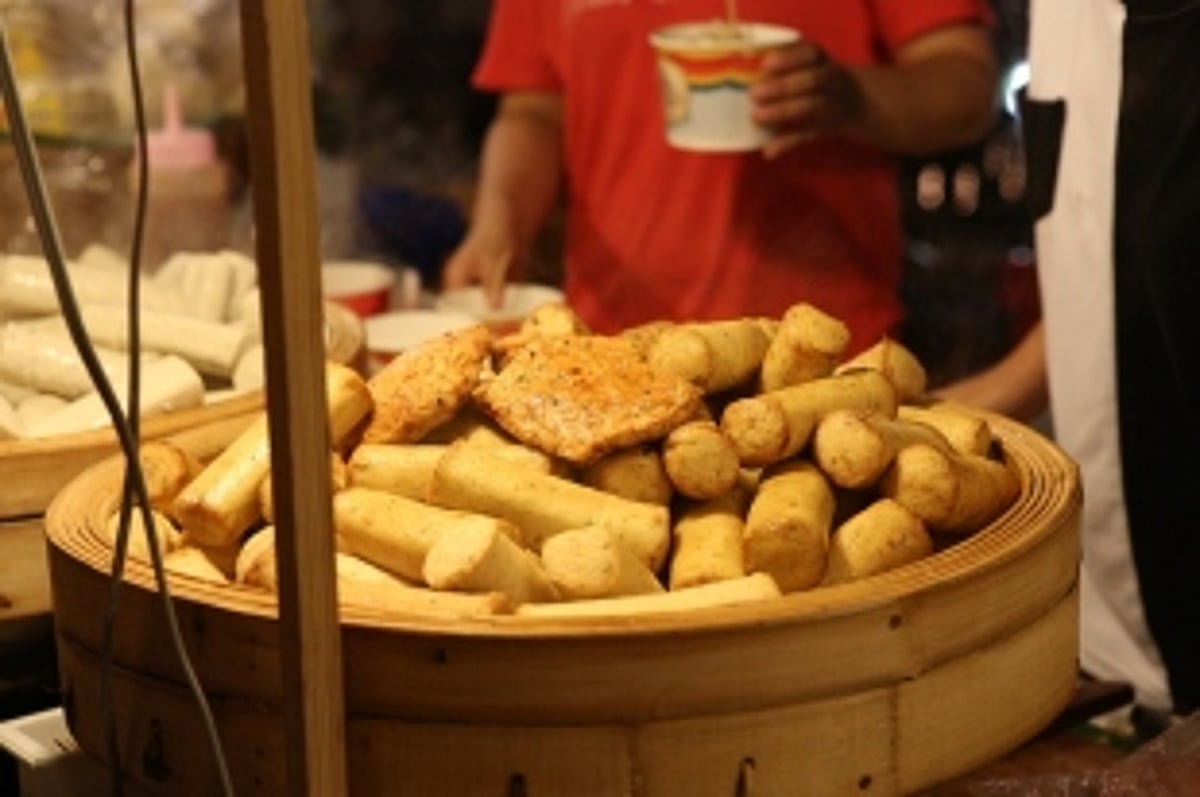 CCP cracks down on 17 food kiosks