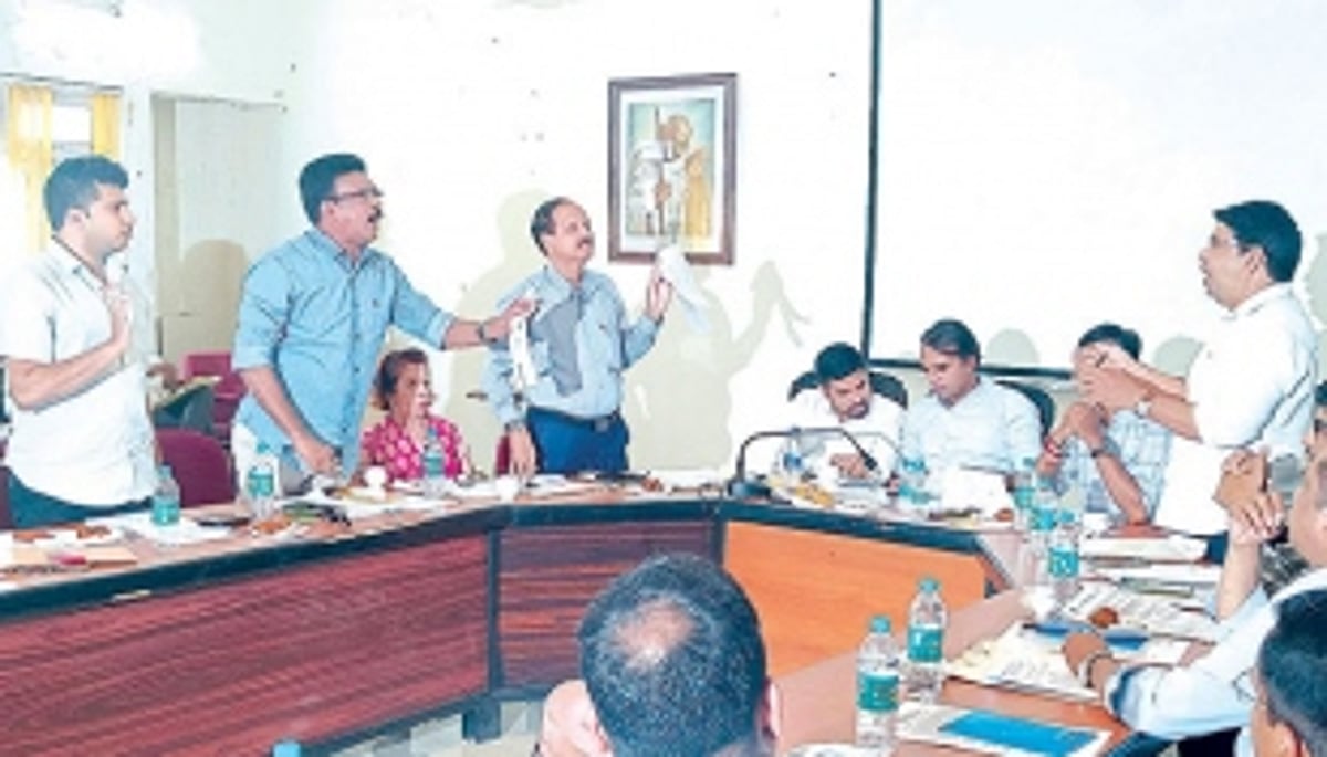 CCP meeting turns stormy over  issue of alleged sopo scam
