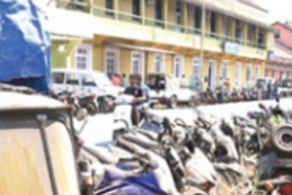 CCP tows away junk vehicles  to decongest city streets