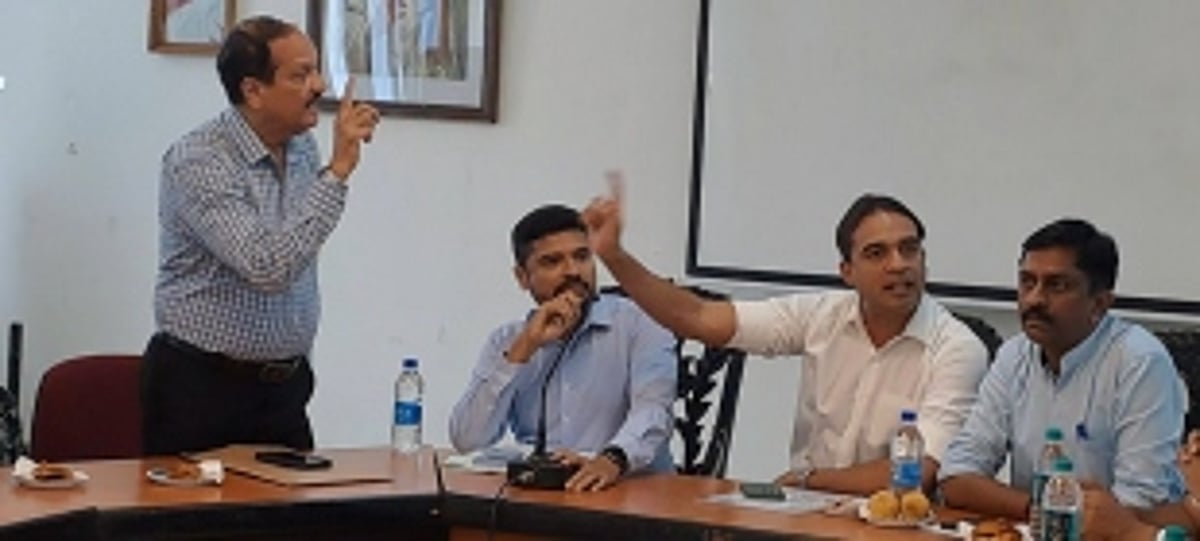 CCP’s pay parking contract extension sparks heated debate among officials