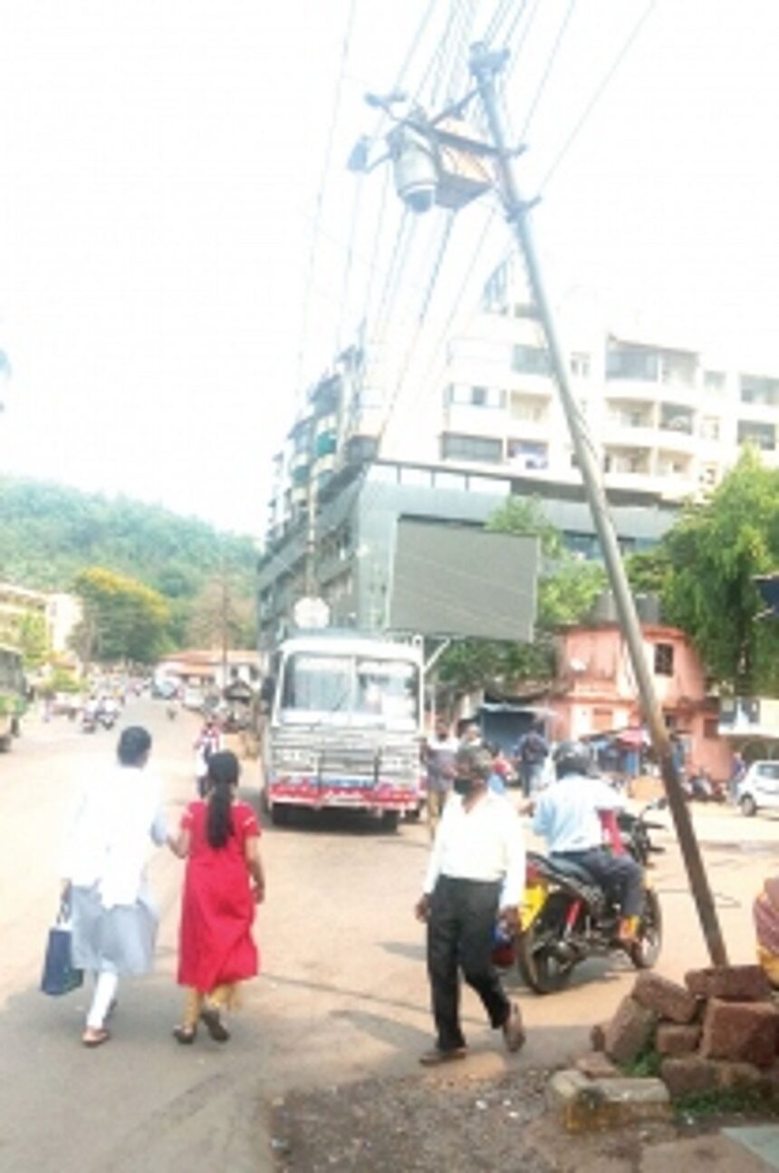 CCTV pole at Ponda Bus Stand about to collapse