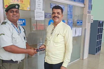 CHC Curchorem Staff Praised for Honest Act, Returns Lost Mobile to Owner