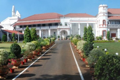 CM Holds Key Meeting with Goa Governor Amid Cabinet Reshuffle Rumours; Goa University Expansion Discussed