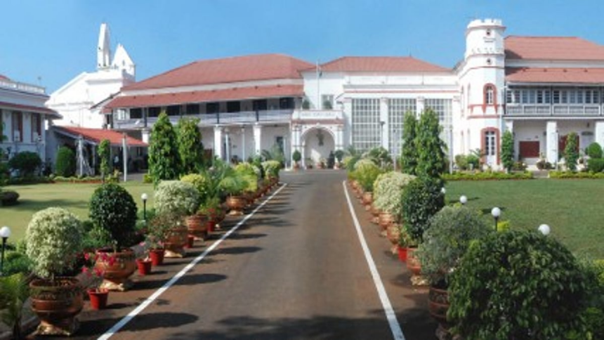CM Holds Key Meeting with Goa Governor Amid Cabinet Reshuffle Rumours; Goa University Expansion Discussed