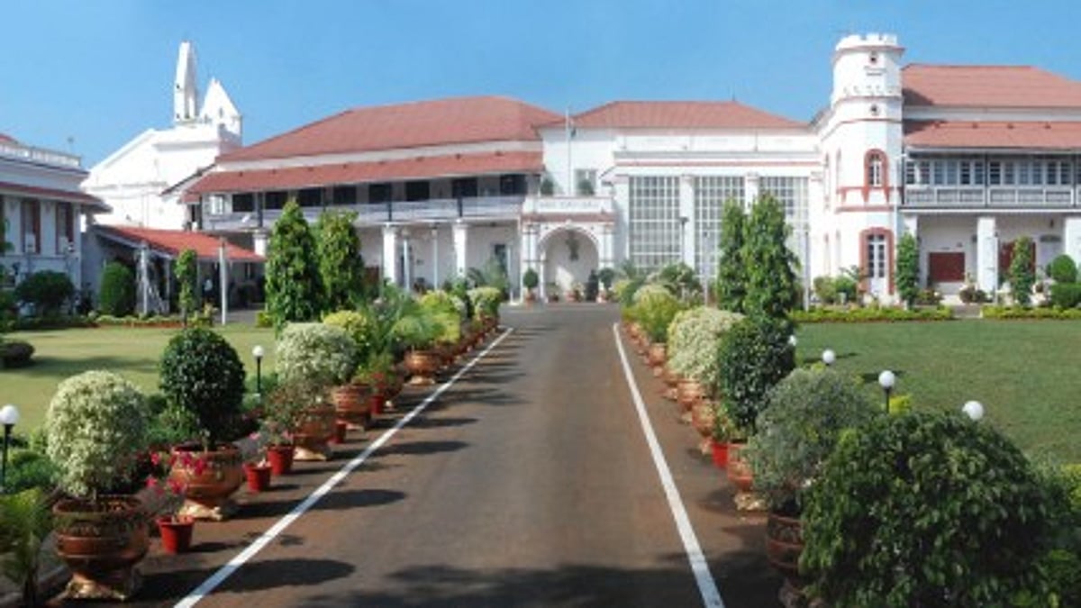 CM Holds Key Meeting with Goa Governor Amid Cabinet Reshuffle Rumours; Goa University Expansion Discussed