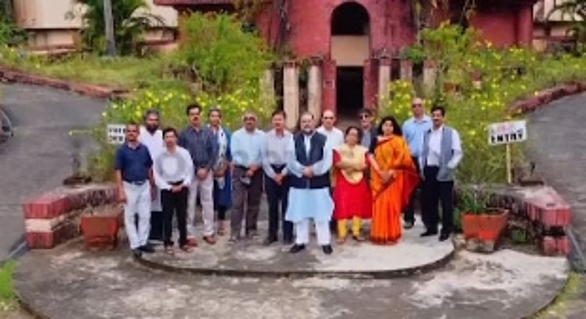 CM, LoP and Min perform in music video for a cleaner Goa