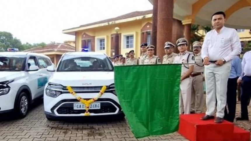 CM Sawant Flags Off 5 New PCR Vans Under ERSS-112; Pink Force and Robot Patrols Coming Soon 1 CM Sawant Flags Off 5 New PCR Vans Under ERSS-112; Pink Force and Robot Patrols Coming Soon