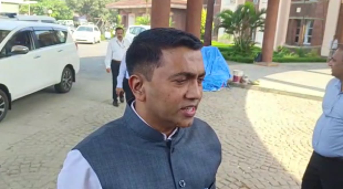 CM Sawant asks for list of pending works, & new reforms & initiatives from Heads of Depts