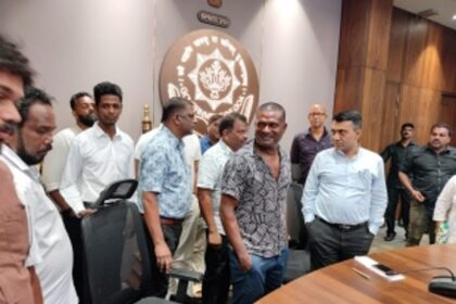 CM assures to protect huts of traditional fishermen