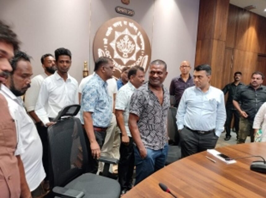 CM assures to protect huts of traditional fishermen