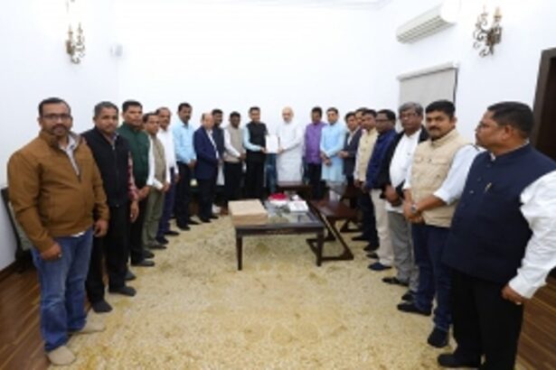 CM-led delegation meets Amit Shah on ST reservation
