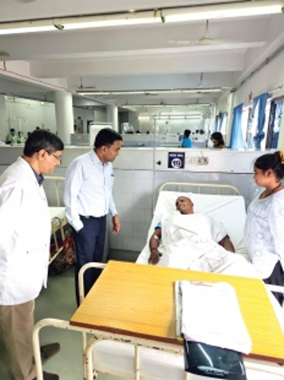 CM meets Banastarim accident victims at Goa Medical College