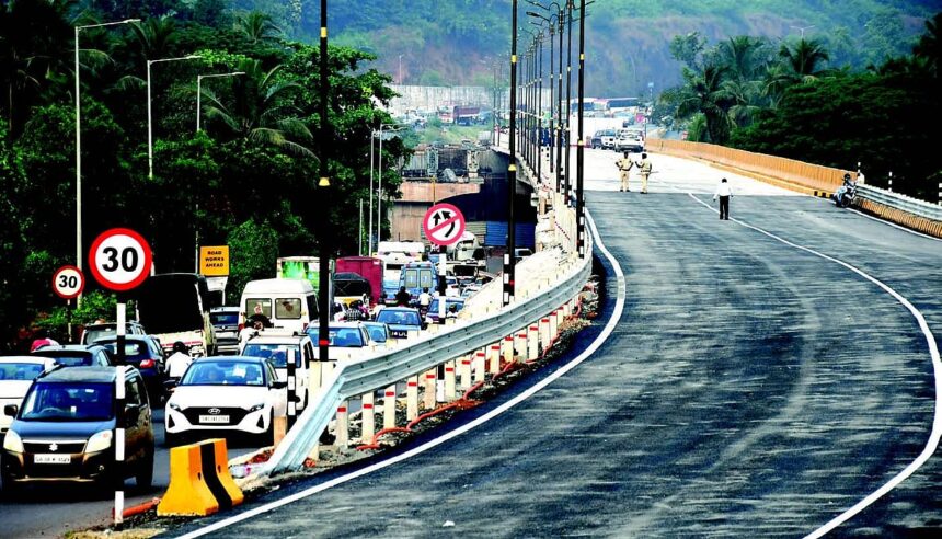 CM opens Chimbel flyover on Old Goa bypass ahead of Exposition 1 CM opens Chimbel flyover on
Old Goa bypass ahead of Exposition