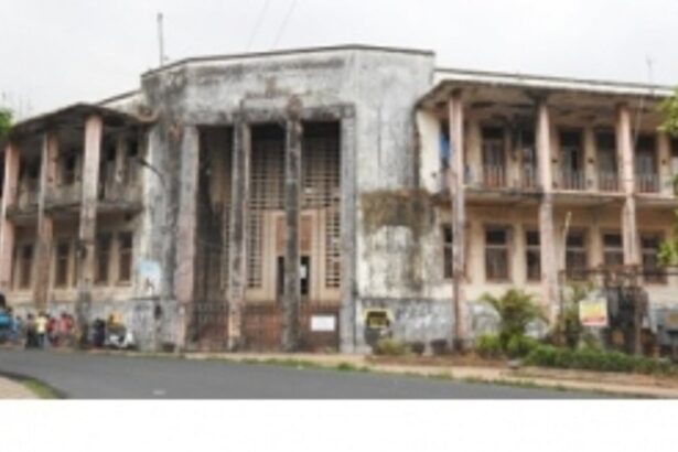 CM orders inquiry and sacking South Comunidade Administrator