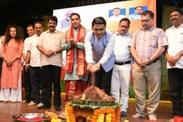 CM performs bhooji pooja on  Goan soil for new Parliament