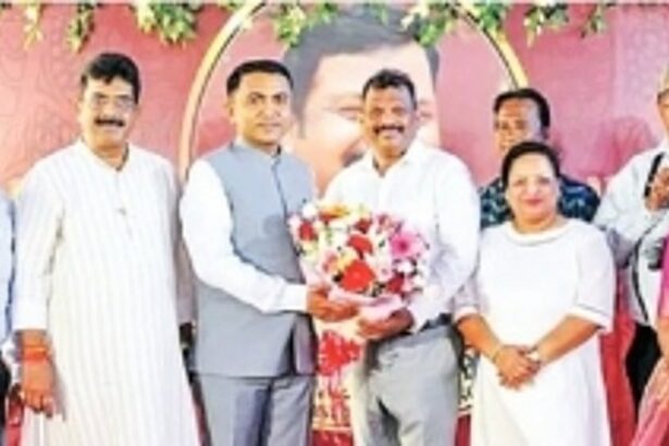 CM showers accolades on Lobo, say better days in store for Calangute MLA