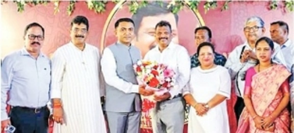 CM showers accolades on Lobo, say better days in store for Calangute MLA