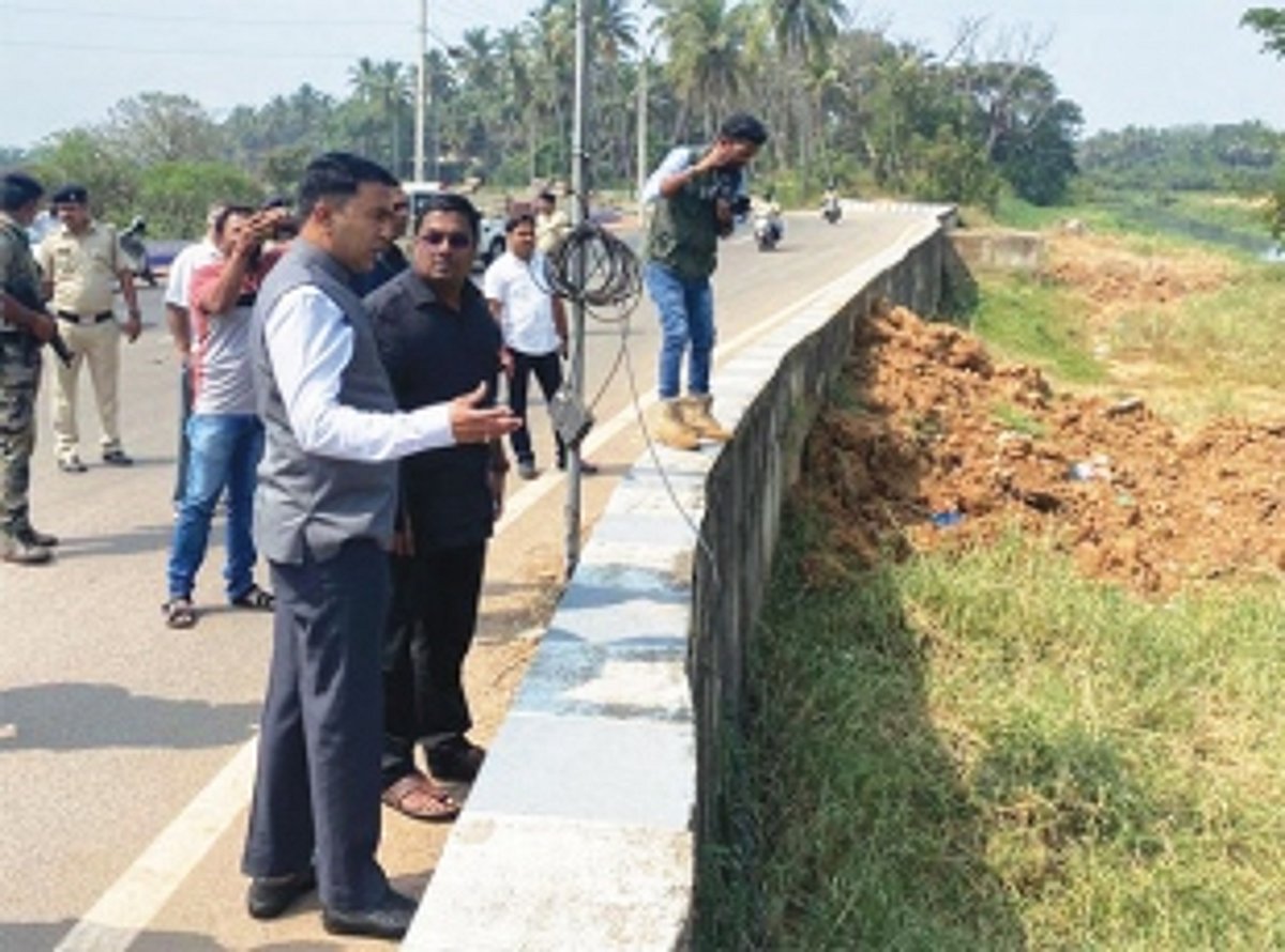 CM visits Benaulim, assures ‘temporary solution’ to release of sewage polluting River Sal