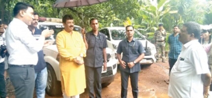 CM visits flood-hit Davkon village,  promises to find solution soon