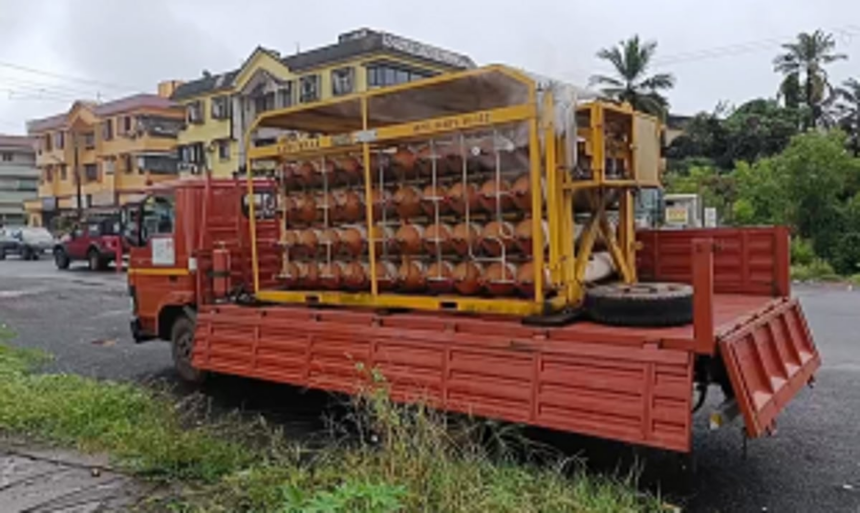 CNG Gas Leakage on Margao-Colva Road Sparks Panic; Swift Response from Firefighters