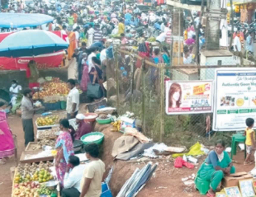 COVID guidelines ignored at crowded Ponda market