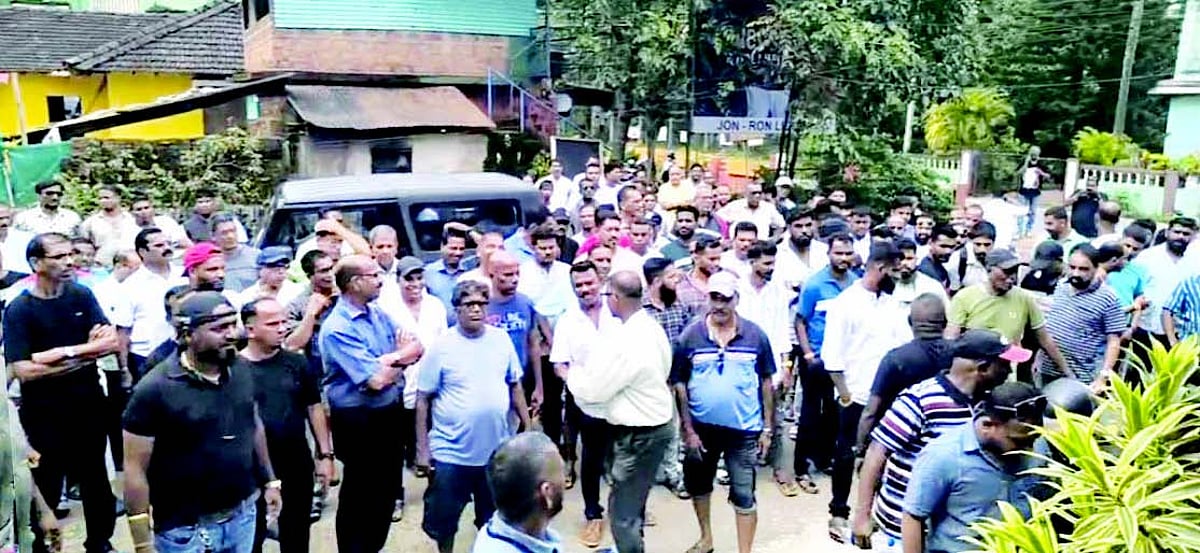 Cabbies gherao Colva police station, demand arrest of video creator for defamatory remarks