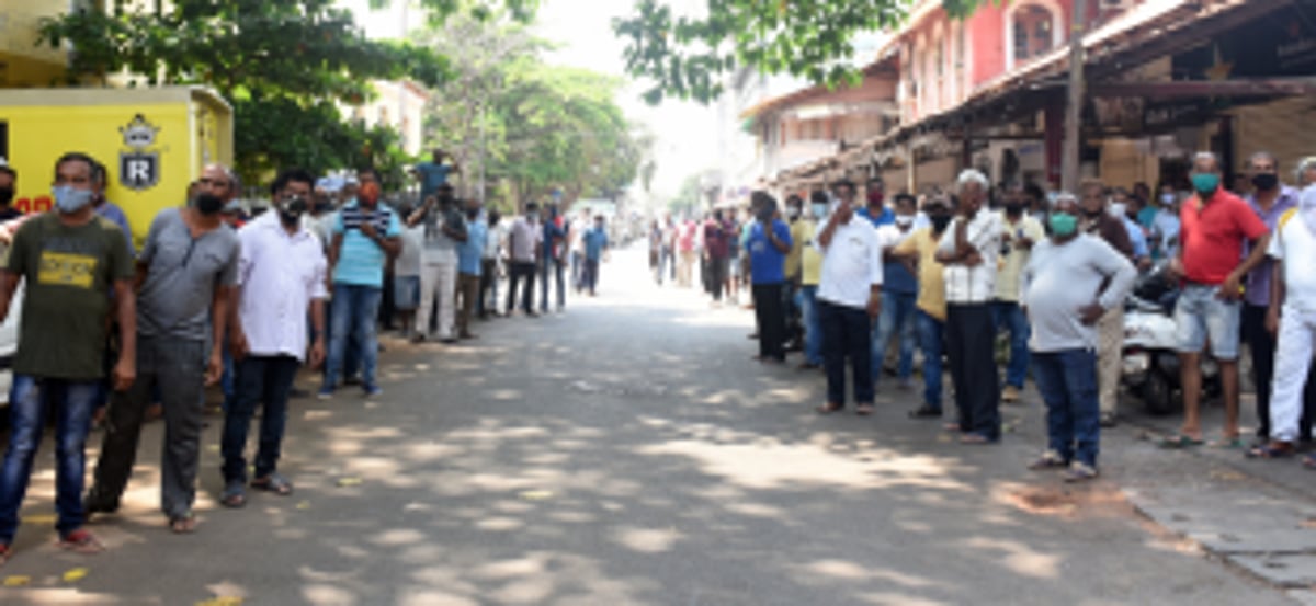 Cabbies want CM to meet  them to resolve grievances