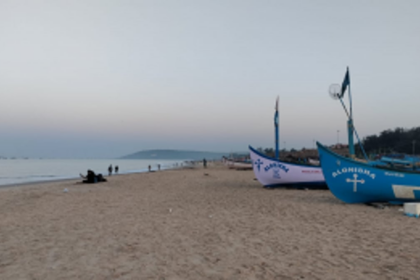 Calangute Beach Sees Drastic Drop in Early Morning Visitors, Shack Owners Dismayed by Littered Shorelines
