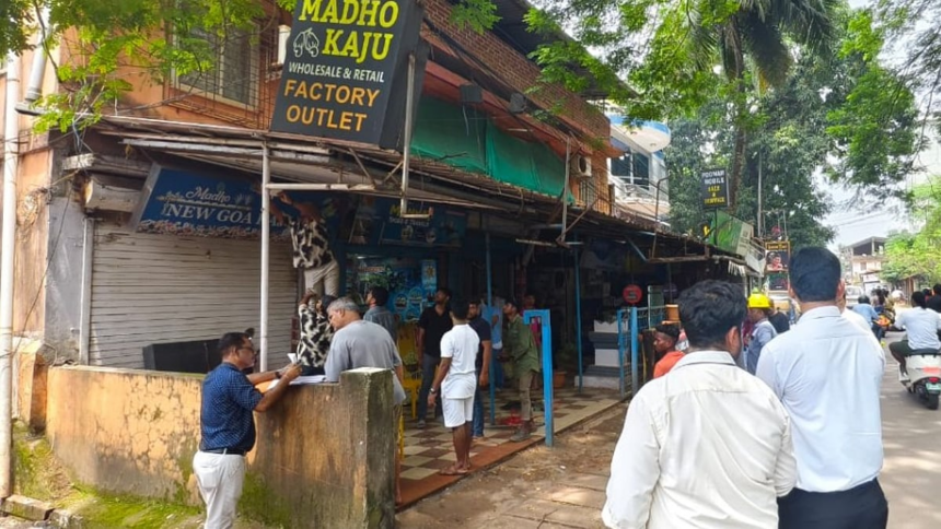 Calangute Panchayat Demolishes Illegal Roadside Shops in Gauravaddo for Road Widening 1 Calangute Panchayat Demolishes Illegal Roadside Shops in Gauravaddo for Road Widening