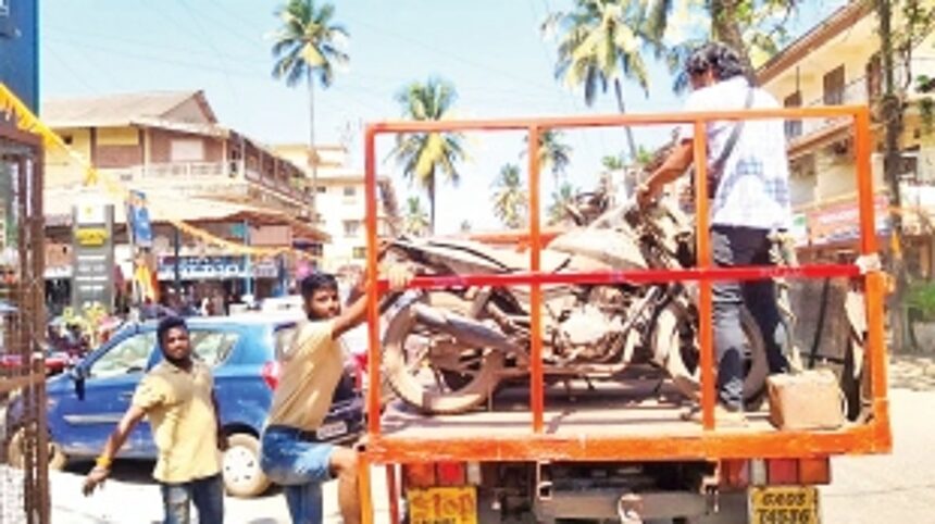 Calangute Panchayat starts drive to seize abandoned vehicles on roads, open spaces 1 Calangute Panchayat starts drive to seize abandoned vehicles on roads, open spaces