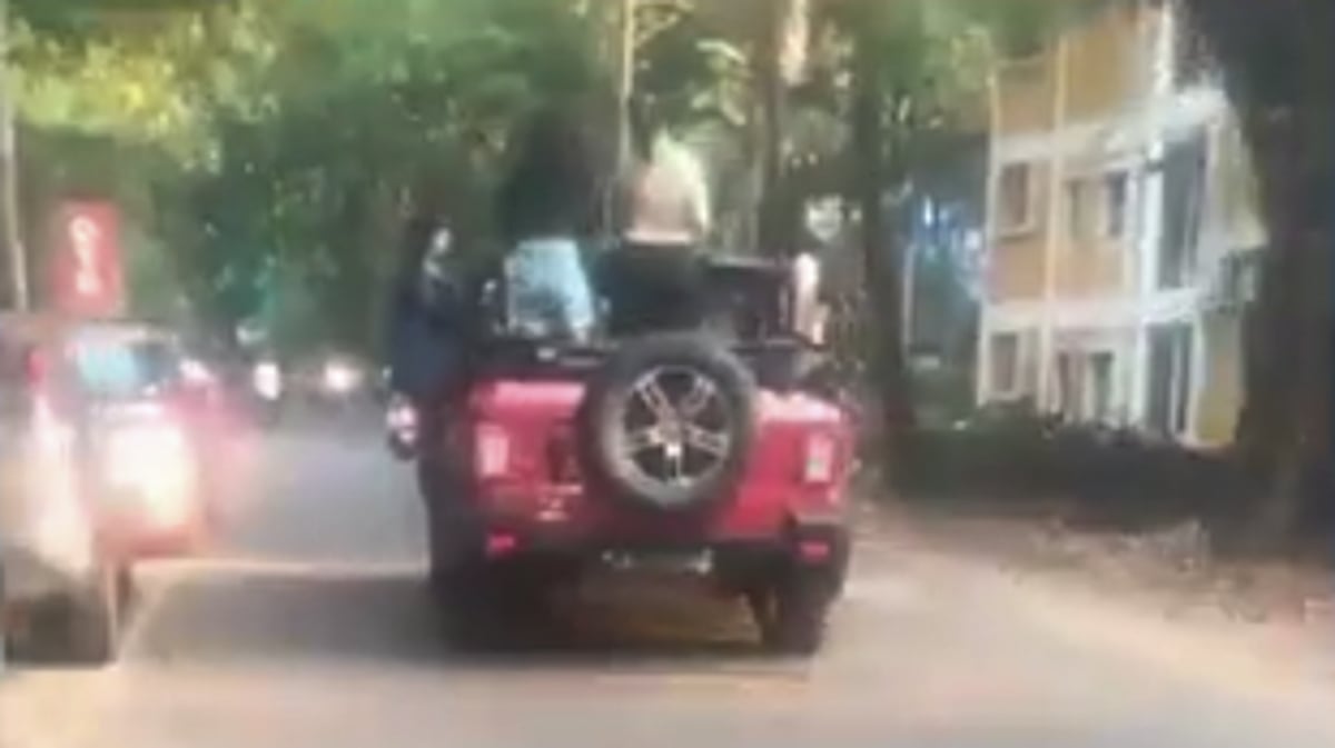Calangute Thrill-seekers: Female Tourists Raise Eyebrows with Daring Stunts in Open Jeep Joyride