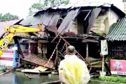 Calangute panchayat demolishes dilapidated market structure
