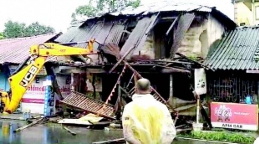Calangute panchayat demolishes dilapidated market structure