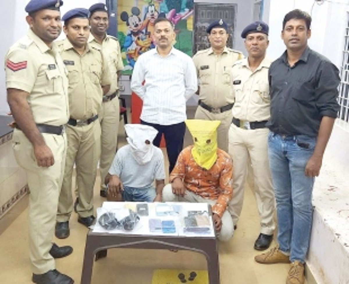 Calangute police nab gang  involved in cellphone thefts