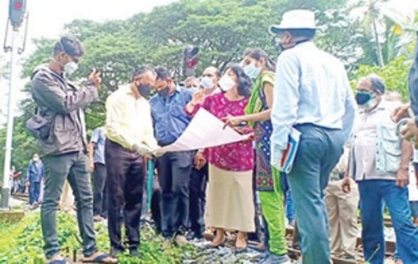 Can Alina wear both the hats of a people’s politician and a BJP MLA on double-tracking? 1 Can Alina wear both the hats of a people’s politician and a BJP MLA on double-tracking?