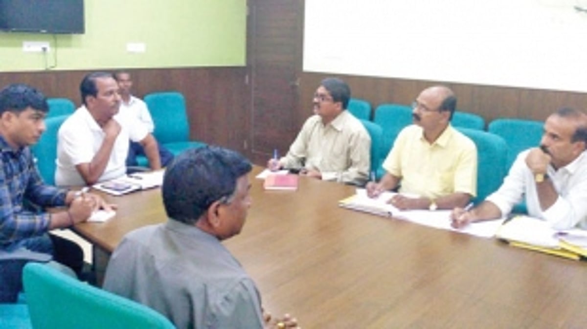 Canacona MLA meets officials to  sort out water woes