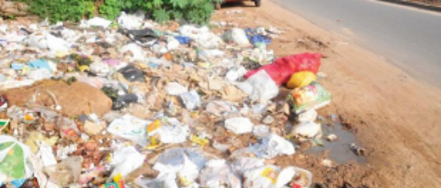 Canacona locals irked with garbage dumped by roadside 1 Canacona locals irked with garbage dumped by roadside
