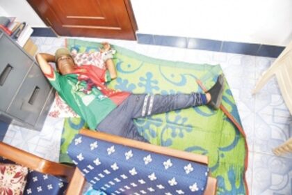 Canacona man injured due to bad road conditions seeks refuge in PWD office