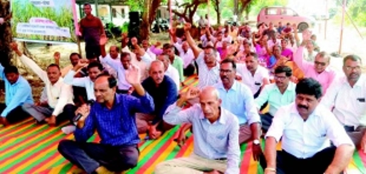 Cane farmers protest near Sanjivani Factory over government’s failure to start ethanol plant
