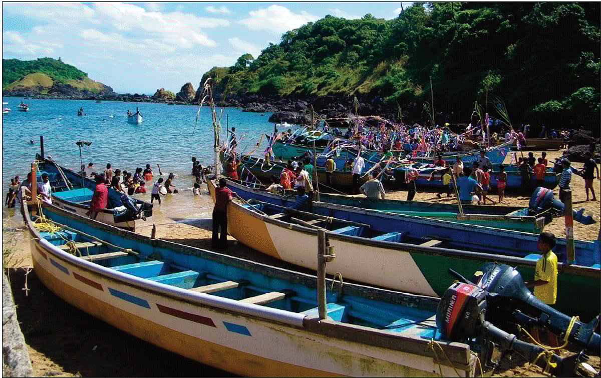 Canoes anchored at Grande Island as the fishing community celebrated Tulsi Vivah. Photo by M Prabhav