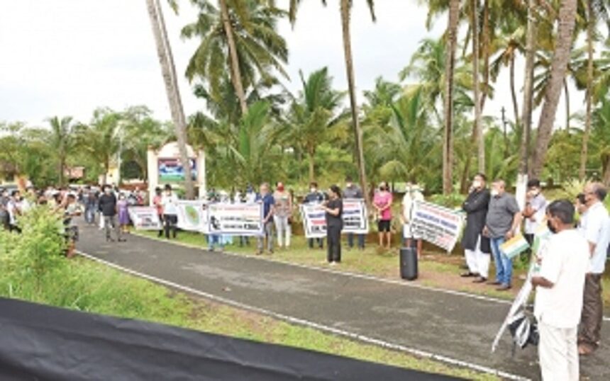 Cansaulim locals oppose development work by SW Rly