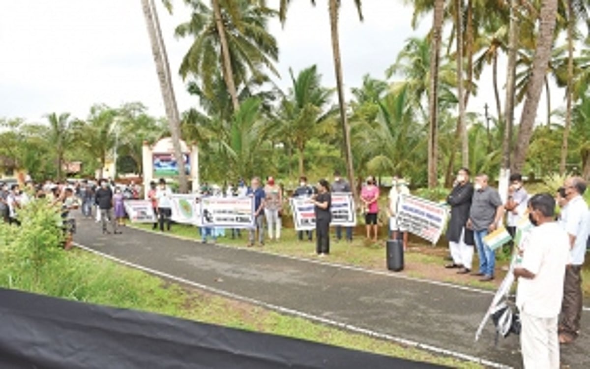 Cansaulim locals oppose development work by SW Rly