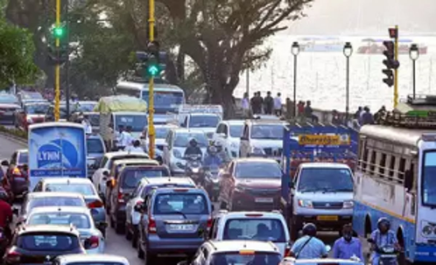 Capital city has major traffic problems 1 Capital city has major traffic problems