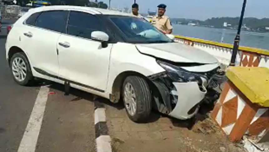 Car Crashes Into Mandovi Promenade Divider in Panjim, Driver Flees the Scene