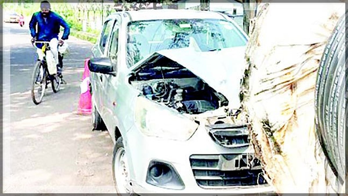 Car crashes into electricity cables